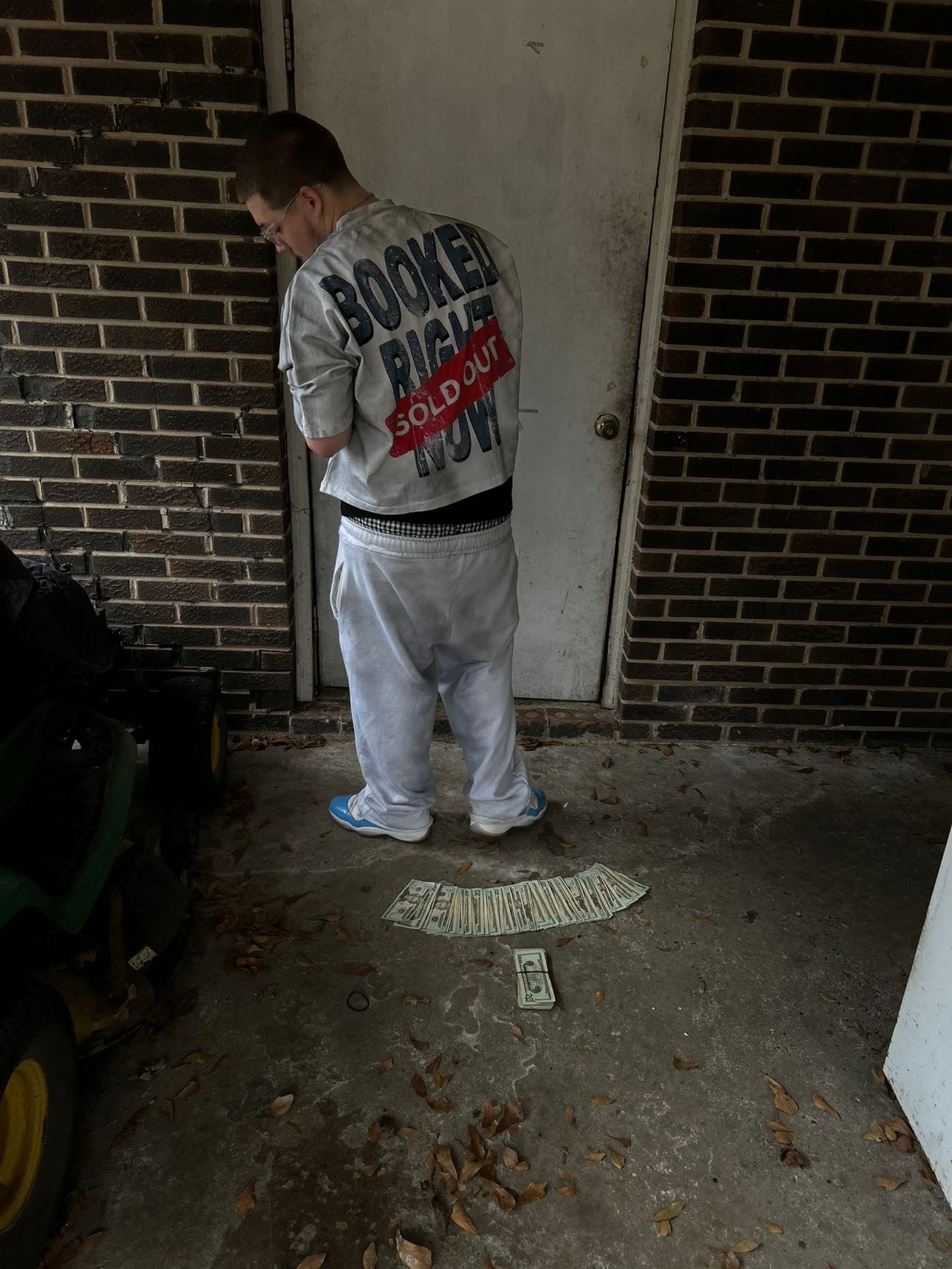 Mad Rich “Sold Out Dates” Tee