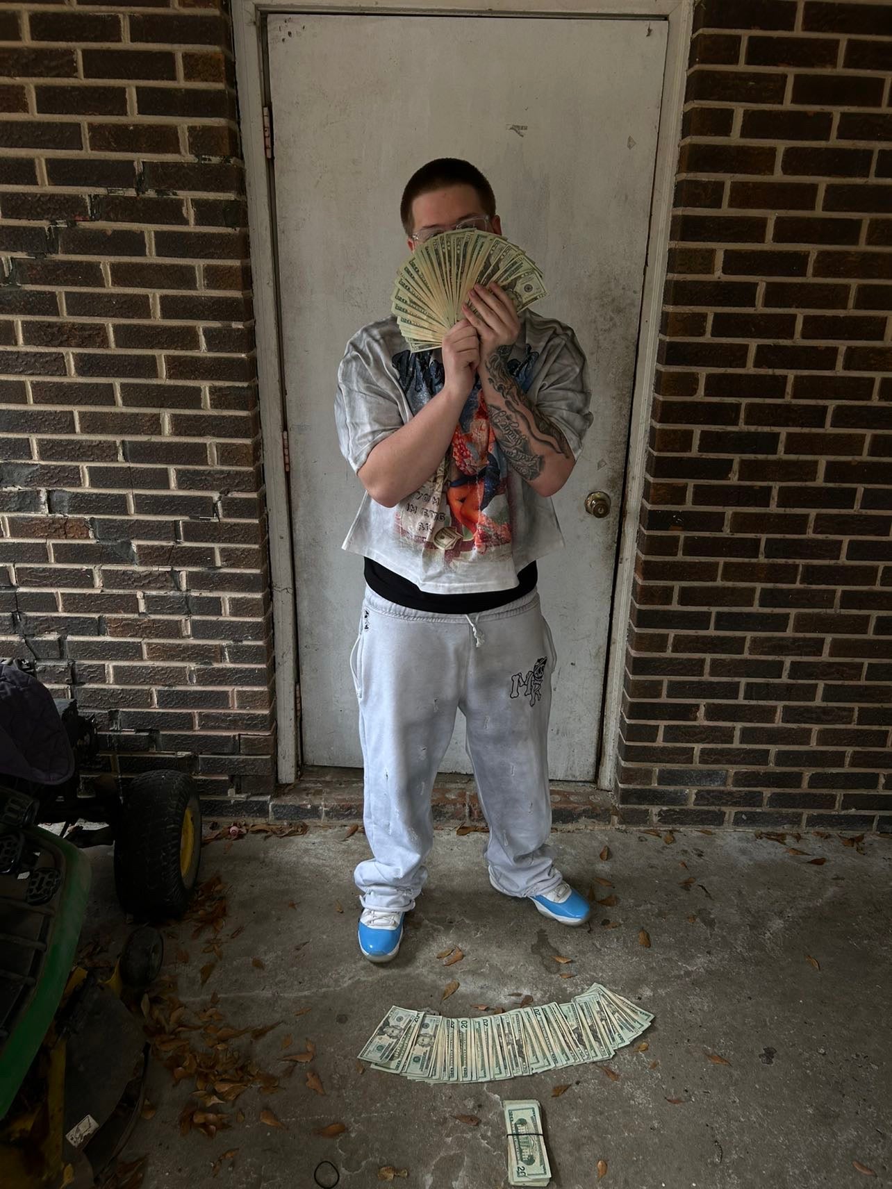 Mad Rich “Sold Out Dates” Tee